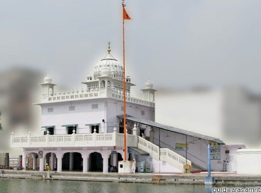 Comunidad internacional reunida en un gurudwara